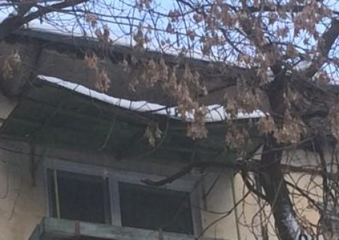 Кто ремонтирует козырьки над балконом